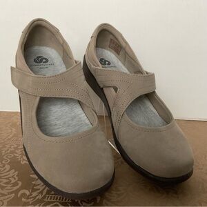 Clarks Cloudsteppers Women's Tan Mary Jane Flats Size 8 M